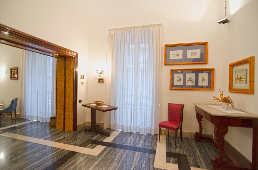 Suite Palazzo Reale Apartment เนเปิลส์ ภายนอก รูปภาพ