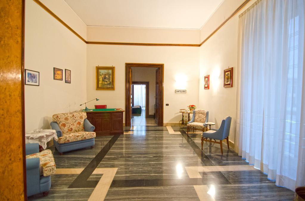 Suite Palazzo Reale Apartment เนเปิลส์ ภายนอก รูปภาพ