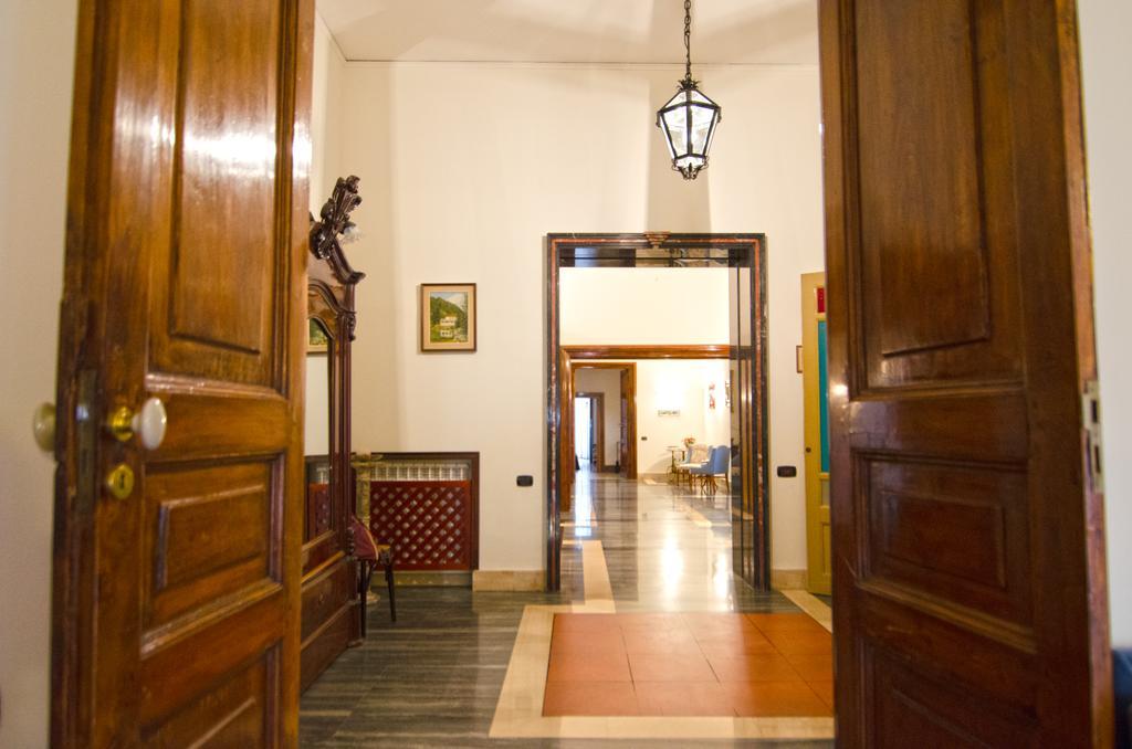 Suite Palazzo Reale Apartment เนเปิลส์ ภายนอก รูปภาพ