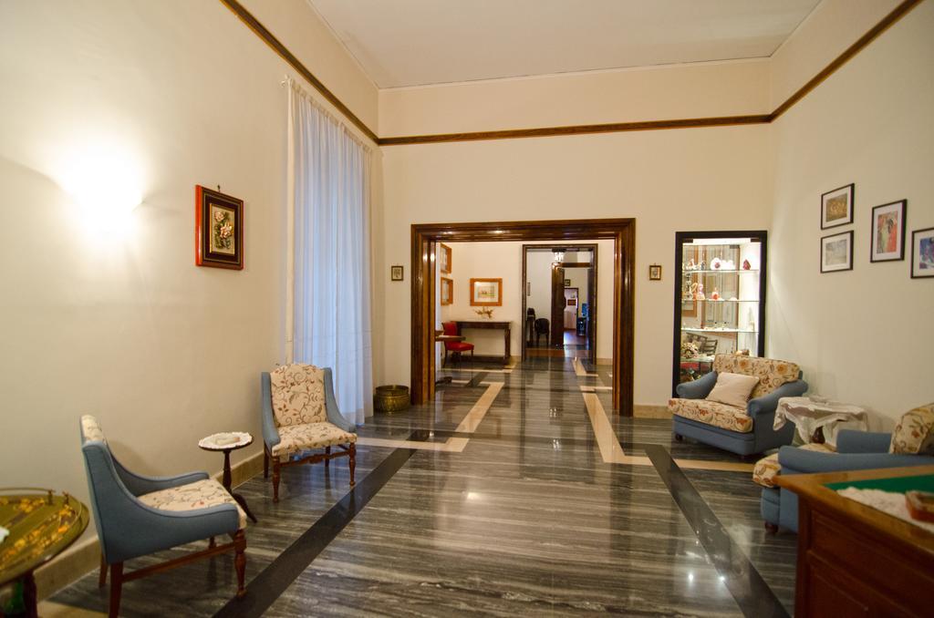 Suite Palazzo Reale Apartment เนเปิลส์ ภายนอก รูปภาพ